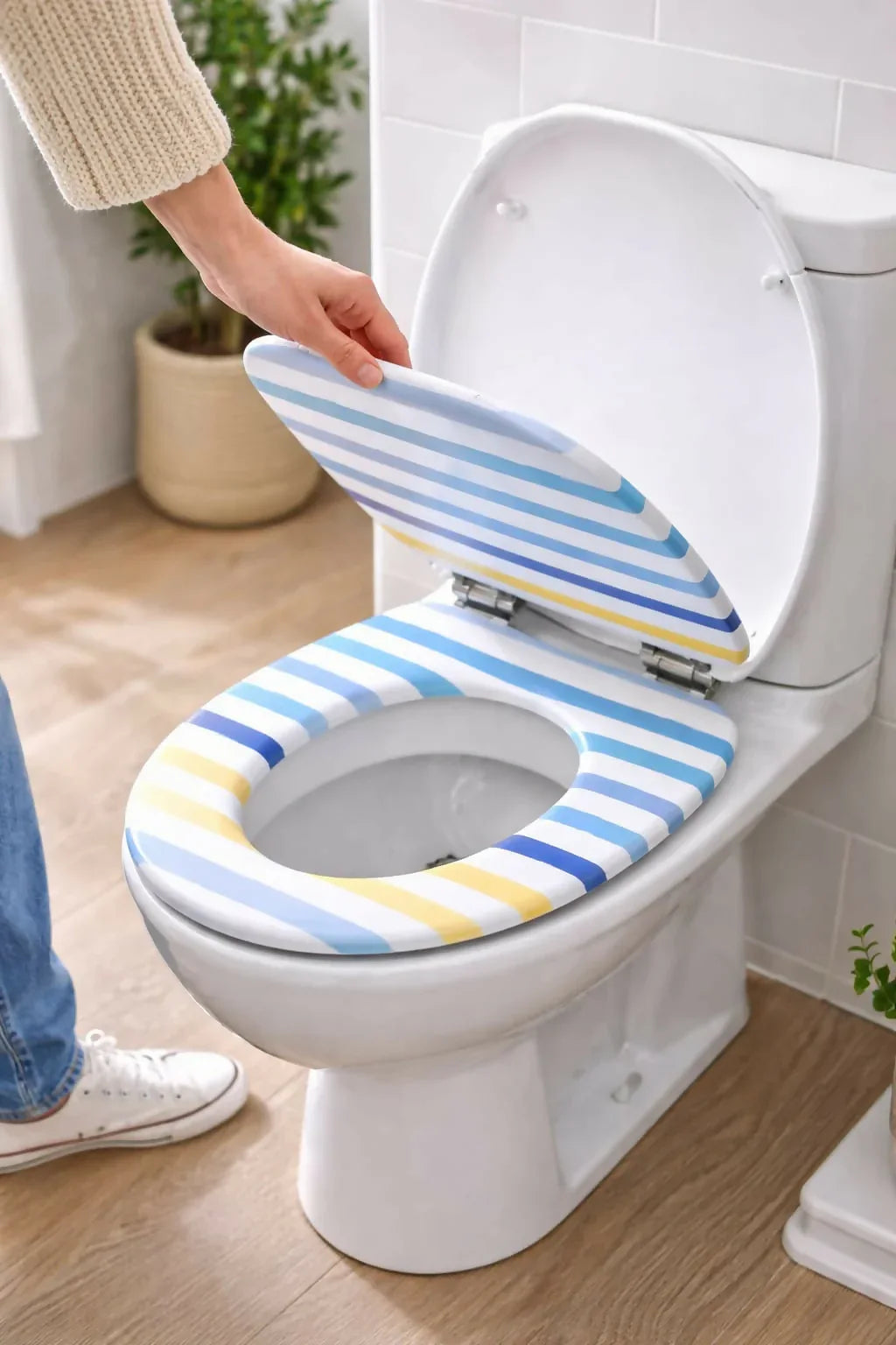 WENKO Duroplast Toilet Seat with Soft-Close & Quick-Release – Striped Design