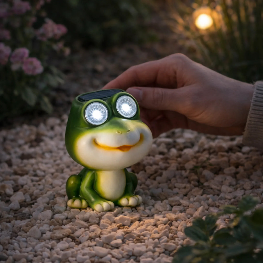 Decorative Solar Garden Lamp – Frog Design - Yalla Mart